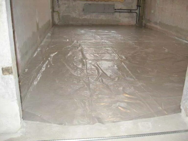 Кнауф суперпол без керамзита. Стяжка пола 20 мм. Стяжка пола в ванной. Стяжку пола положить. Стяжка 5см бетонного пола.