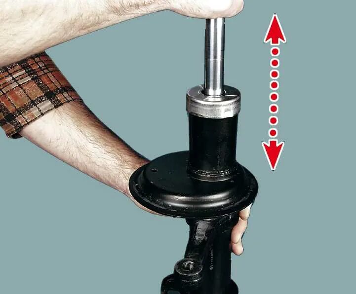 Rear suspension strut / shock absorber - removal and installation (Audi 80 B3, 1