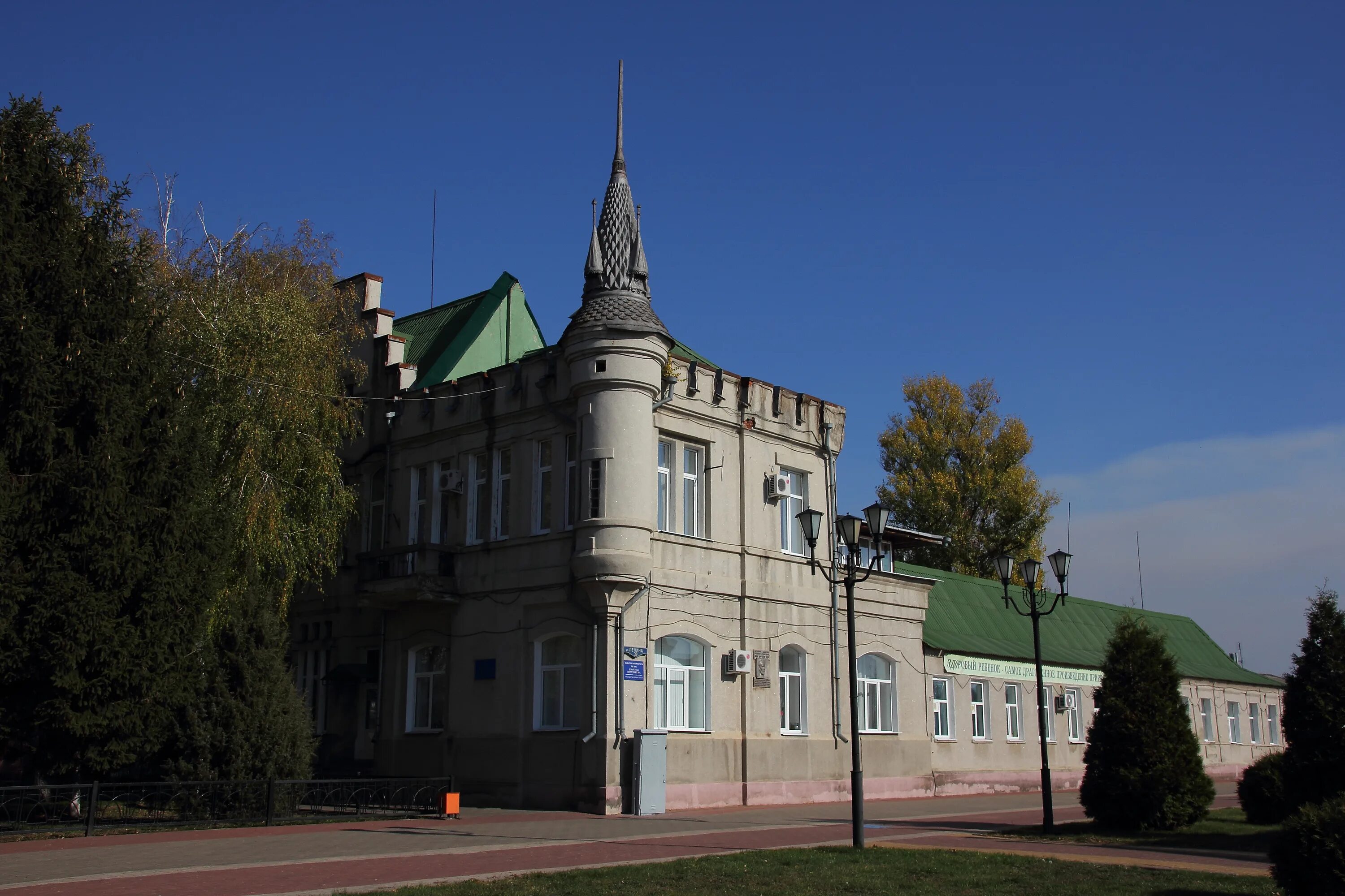 Дом грайворон белгородская область. Санаторий в Грайвороне Белгородская область. Слобода Грайворон. Дом купца Дмитренко Грайворон. Грайворон Белгородская область здание администрации.