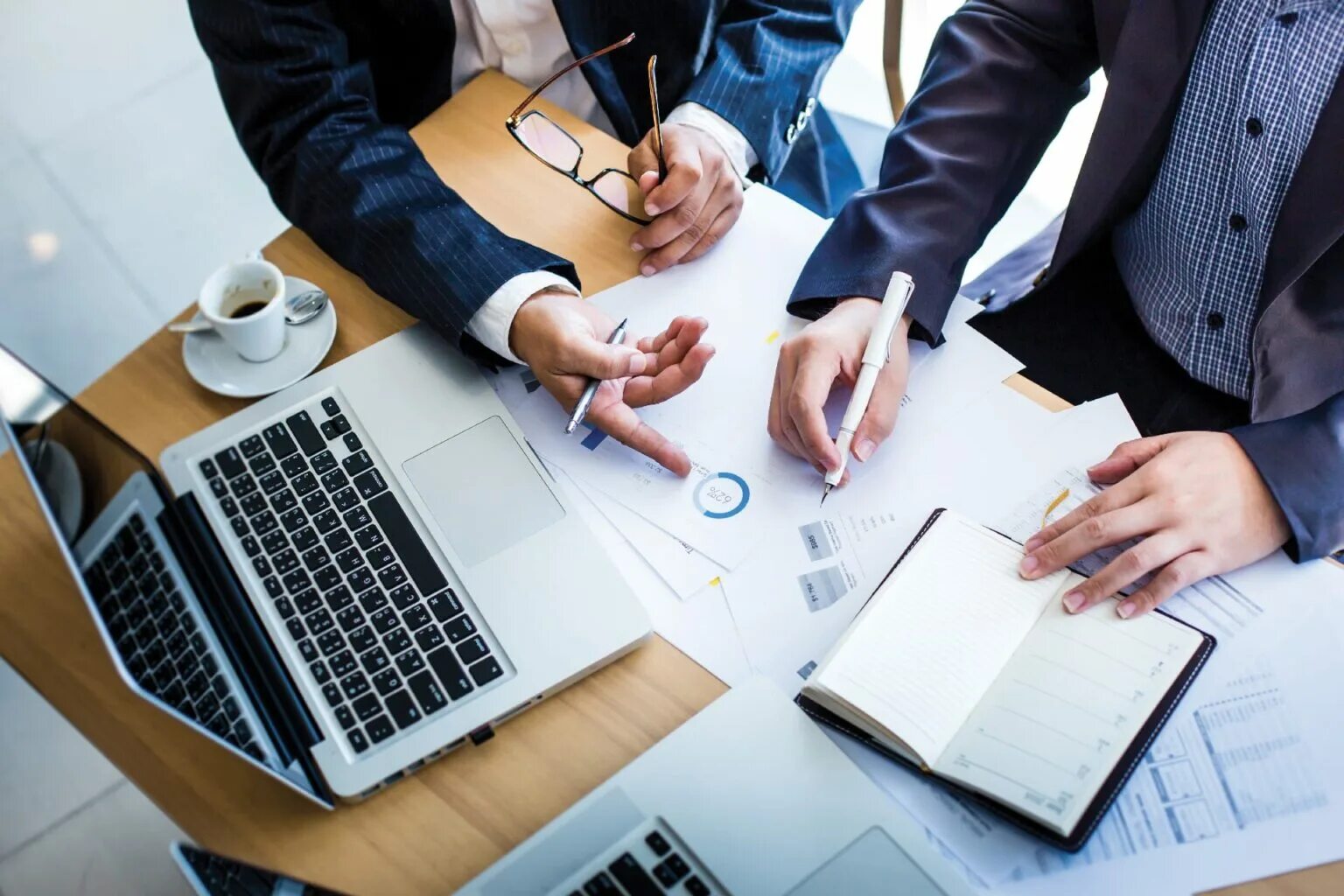 Консультирование по вопросам коммерческой деятельности. Бизнес-планирование. Инвестиционный проект картинки. Консалтинговые услуги что это такое простыми словами. Консалтинг что это.