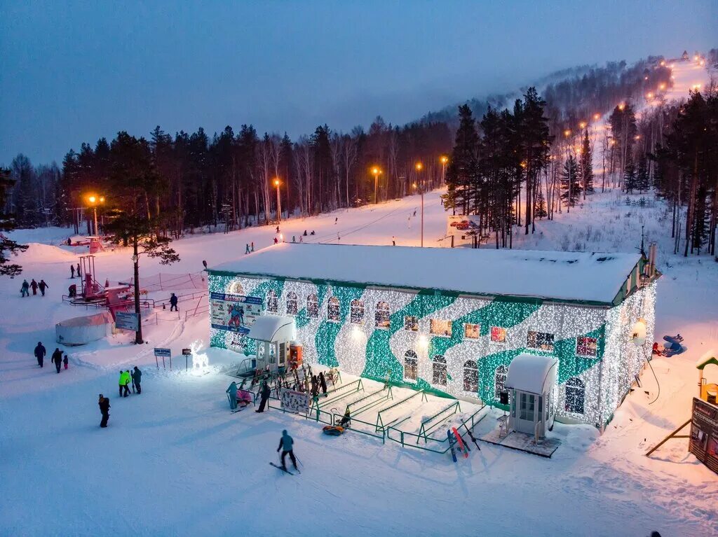 Ежовая горнолыжный комплекс кировград. Гора ежовая кировград. Ежовая свердловская область. Ежовая гора екатеринбург высота. Гора ежовая кировград.