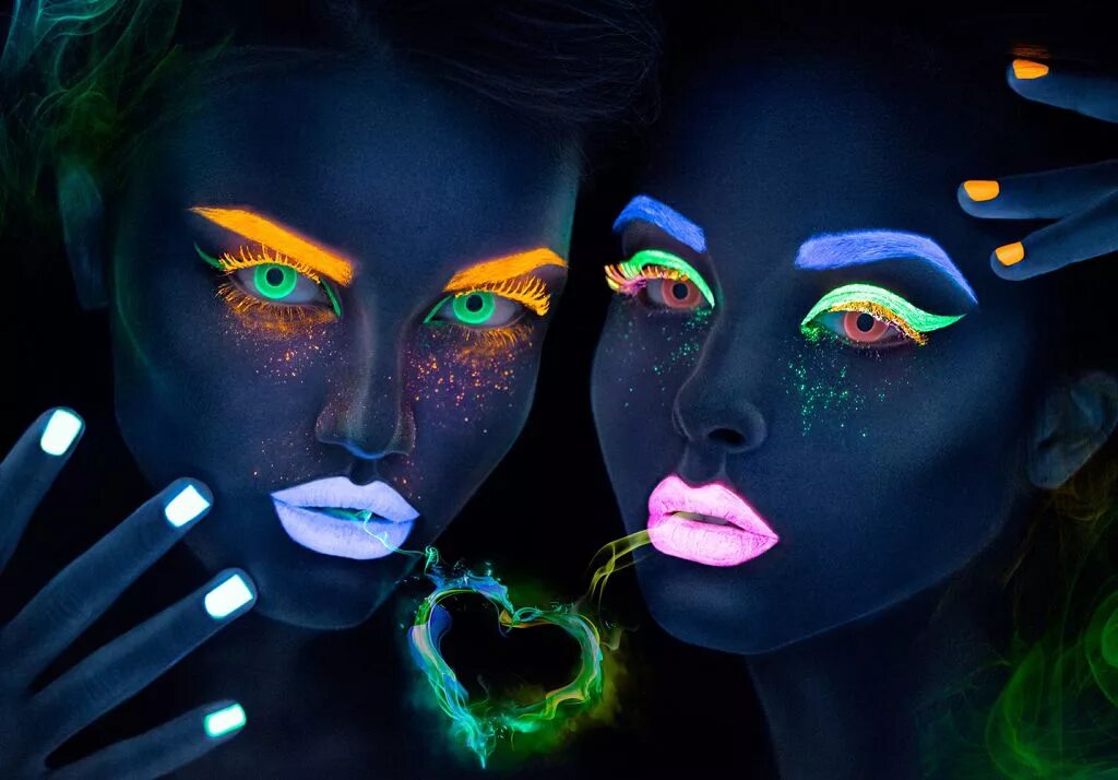 девушка с горящими глазами арт. девушка со светящимися глазами арт. племя со светящимися глазами. светящиеся глаза девушки. девушка со светящимися глазами.