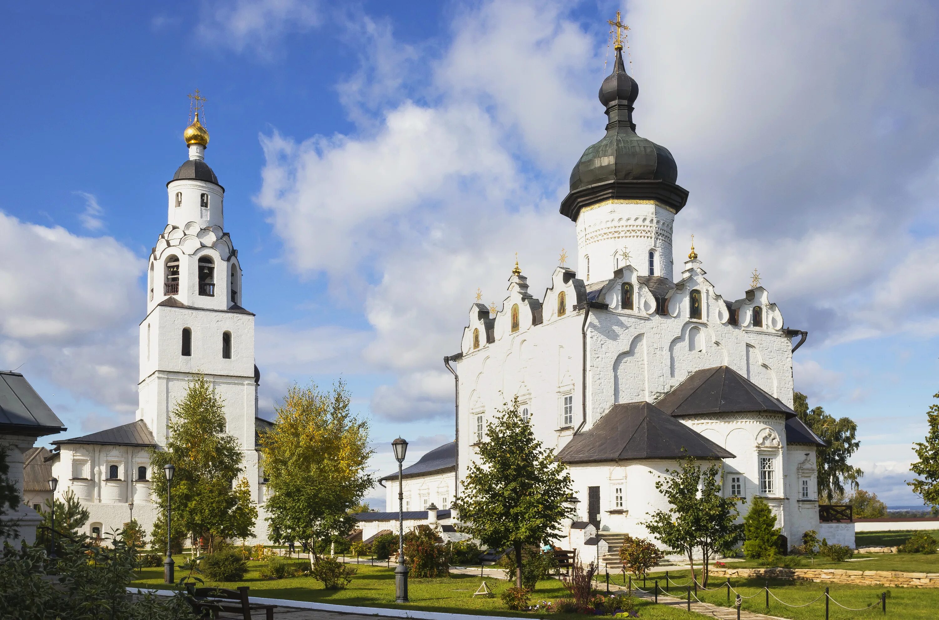 Монастырь успенской богородицы. Свияжский Богородице-Успенский мужской монастырь. Успенский монастырь Свияжск. Церкви на острове Свияжск.