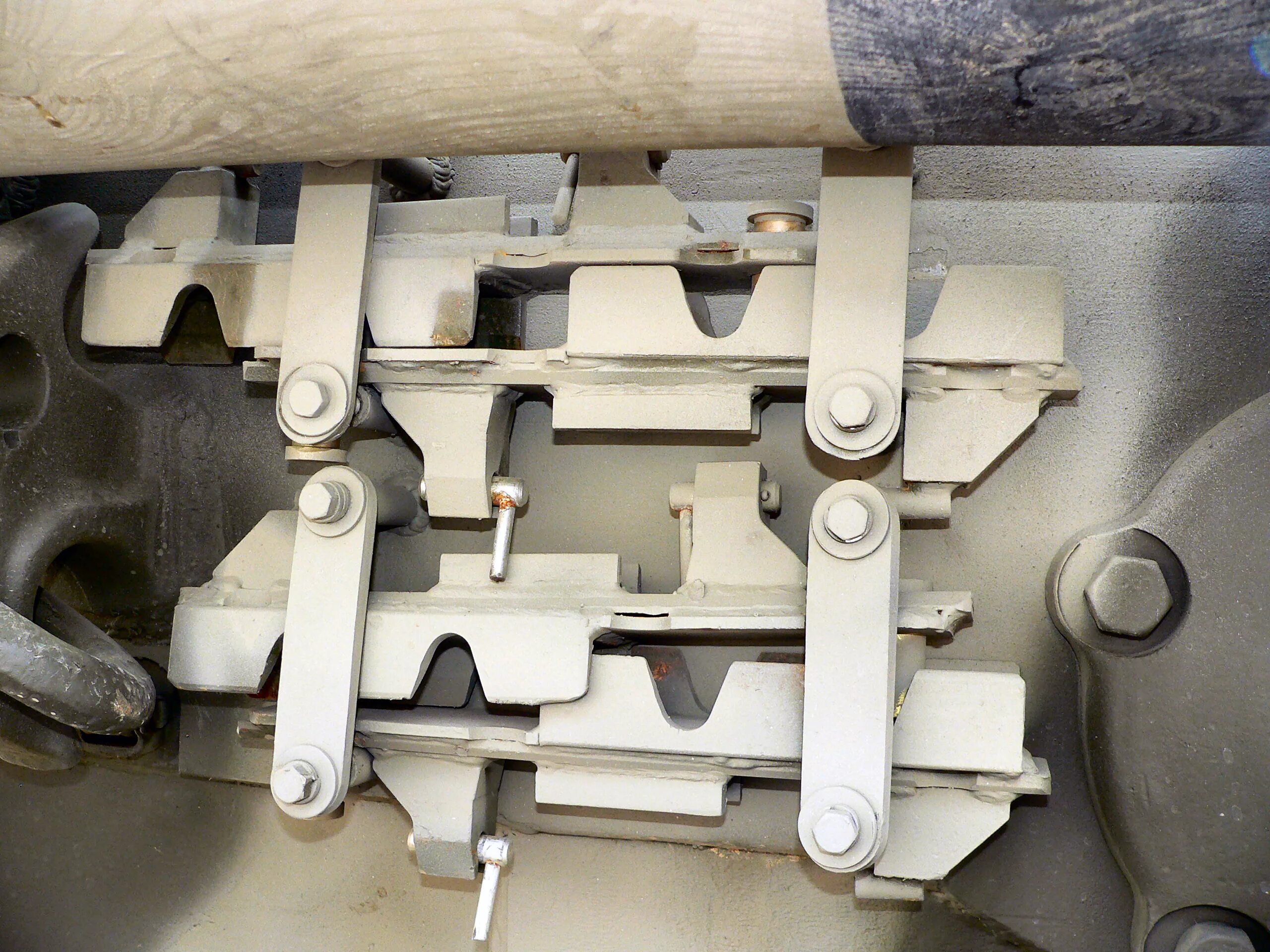 Коробка передач на танке т-80. Датчик давления масла kia sportage 4. Танк т 72 в разрезе. Т 64 вар тандер. Т 90 скорость заднего хода.