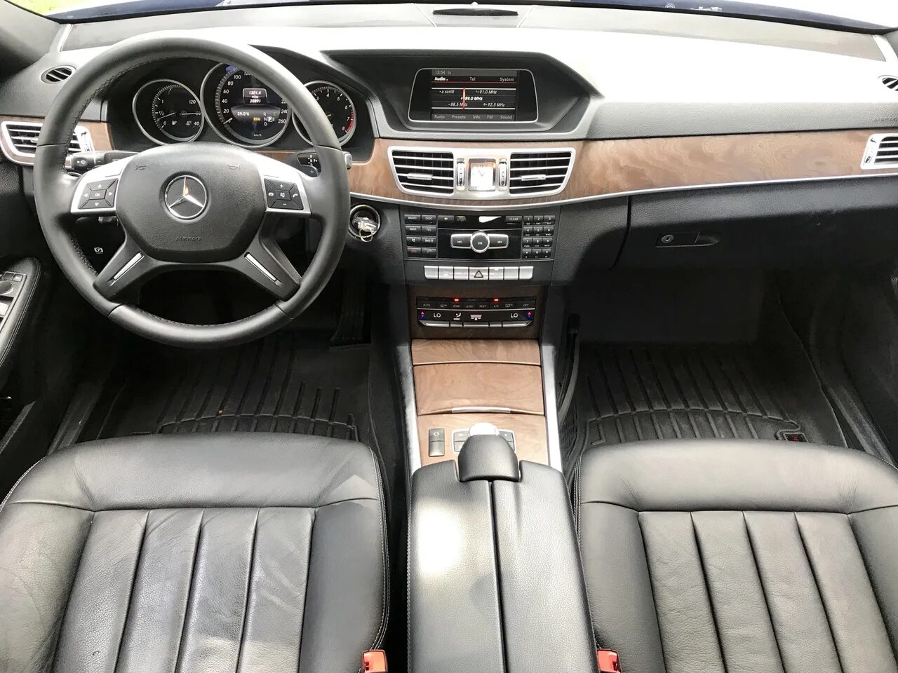 Салон мерседес е200 2018 LkbAuto.ru