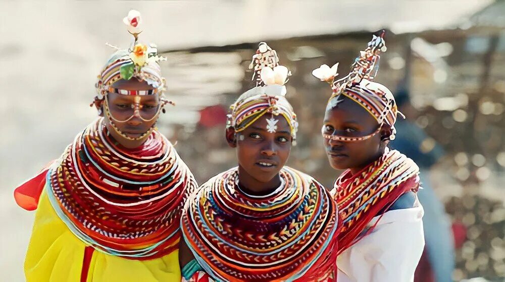 Кения Масаи. Кения племя Масаи. Невеста племя Масаи Кения. Кения национальный костюм Масаи.