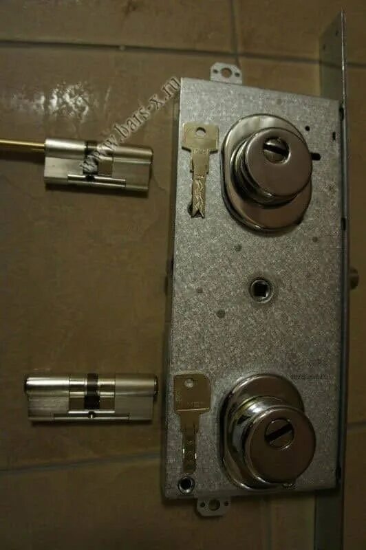 замена замков в москве с выездом. замена замков в москве с выездом. замена замков в москве с выездом. служба замены замков. мастер по замкам москва.