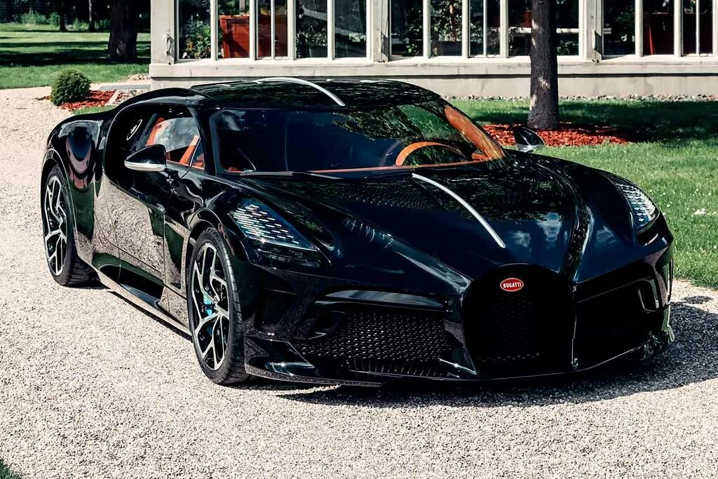 Bugatti voiture noire цена. Bugatti Chiron noire. Бугатти Ноир 2021. Бугатти войтуре Нойре. Бугатти la voiture noire 2021.