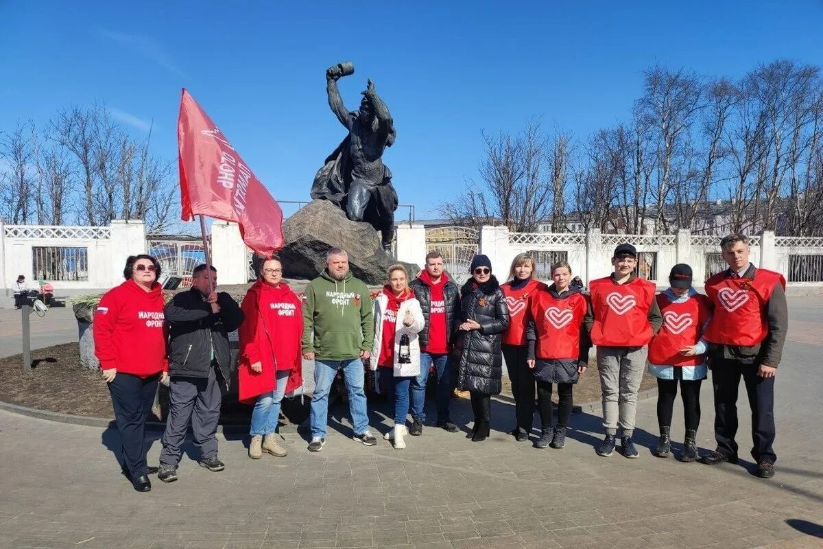 1 мая мурманск. День Победы Мурманск. Мемориал защитникам Заполярья в Мурманске. Празднование дня Победы. Огонь Победы.