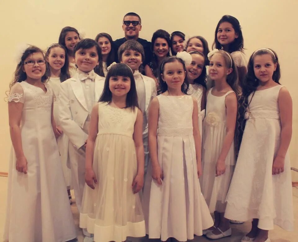 Профессия быть человеком текст. Непоседы быть человеком минус. Самая главная в жизни профессия быть человеком. Тексттпесни быть человеком. Песня непоседы.