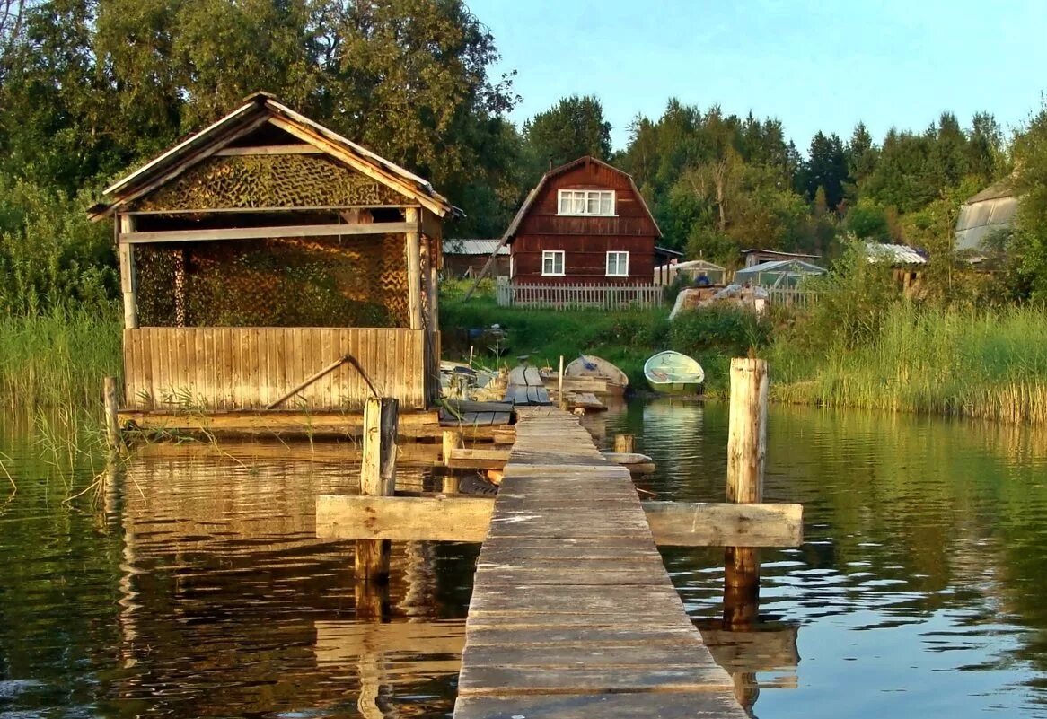 рыболовная база на озере тагрань. домик у реки рыбаки. домик у реки рыбаки. баня на берегу реки. домик для рыб.