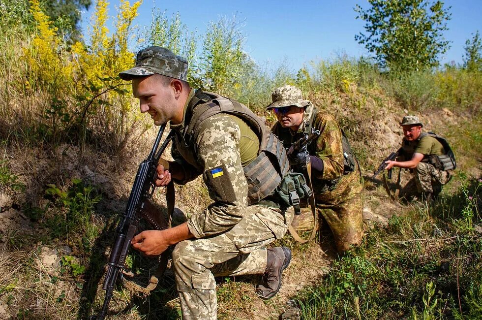 Рота отправить. Украинские военные. Российский солдат. Канадские военные инструкторы на Украине.