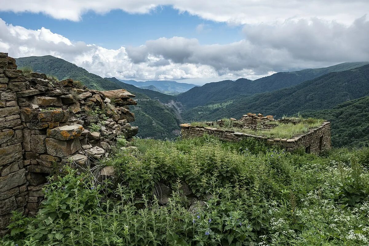Даргинские сели. Даргинское село в дагестане. Урахи село в дагестане. Кубачи природа. Село кубачи дагестан.