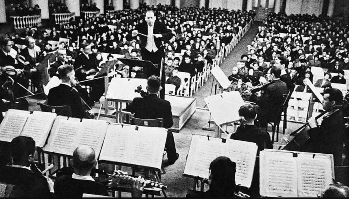 Симфония 7 посвящена. Ленинградская симфония шостаковича. карл элиасберг 7 симфония шостаковича. седьмая симфония шостаковича в блокадном ленинграде. cедьмая cимфония iостаковича в блокадном ленинграде.