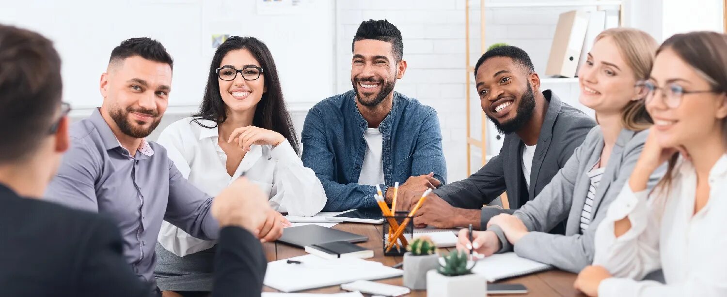 Employee. Нетворкинг в офисе. Employees who they are. Бизнес сообщество. Employees who they are.