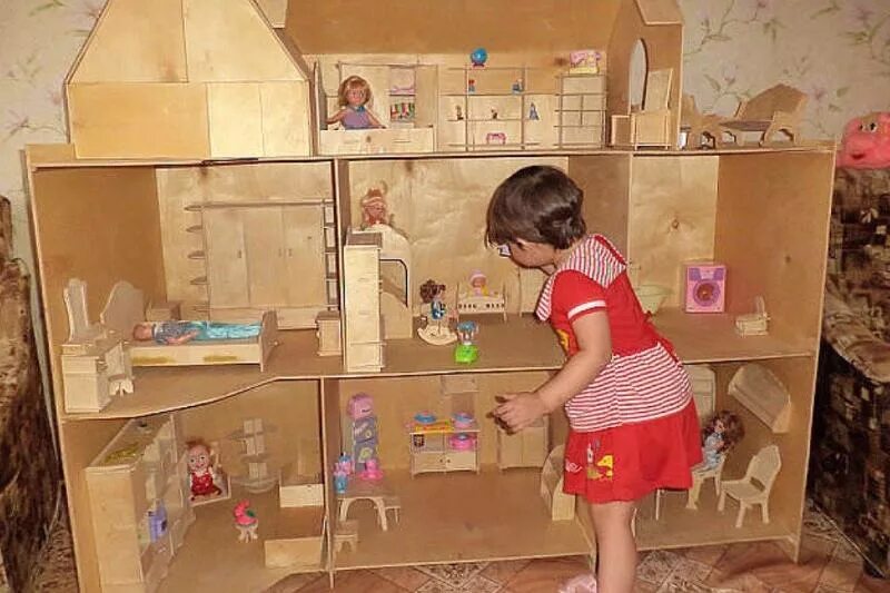 Где сделать дома. Домик для Барби из коробок своими руками. Домик для игрушек для девочки своими руками. Дом для кукол в ДОУ. Дом из картона Дочки.