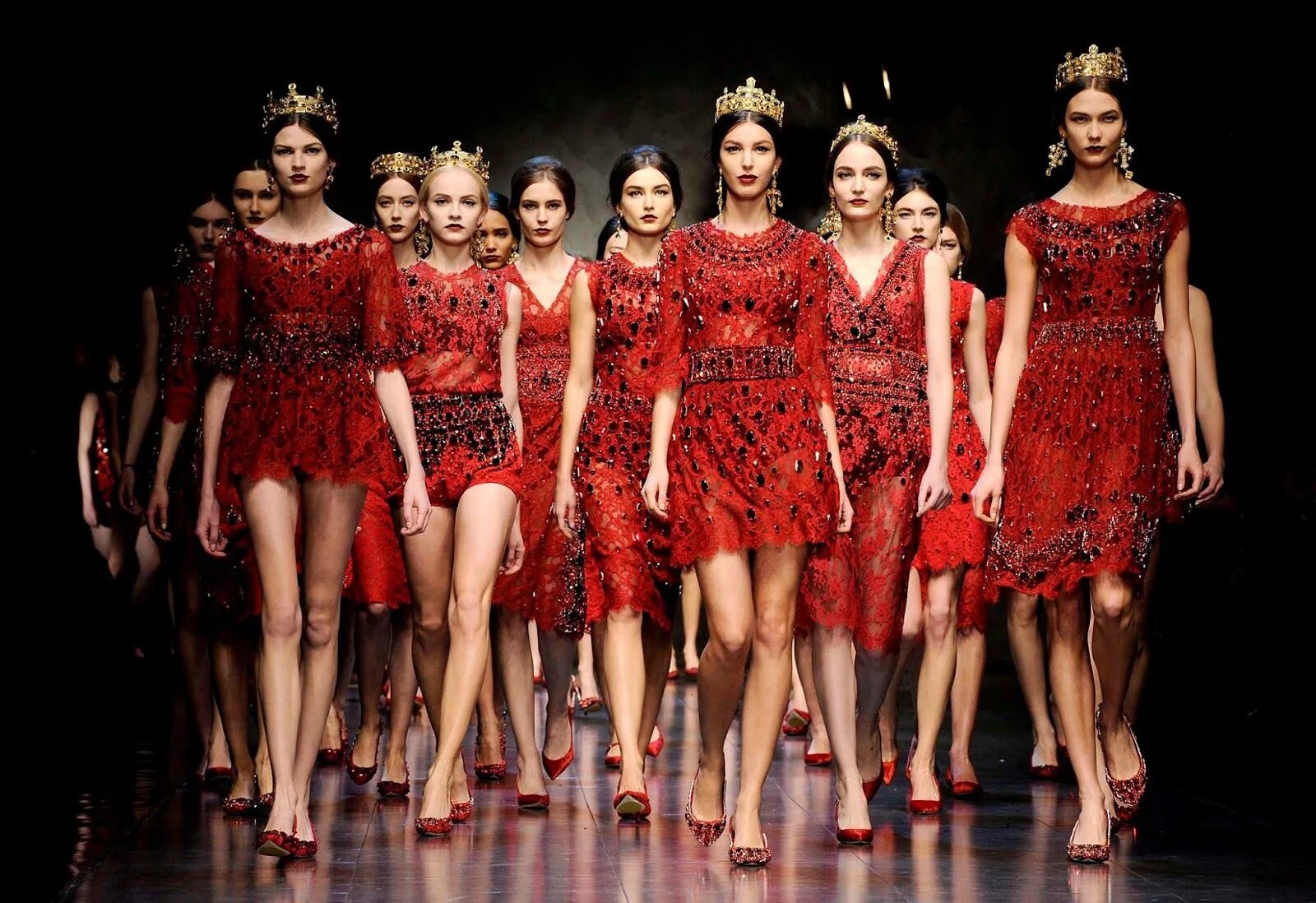 Dolce Gabbana Milano. Дольче Габбана коллекция одежды. Коллекция Дольче Габбана 2005. Коллекция Дольче Габбана 2004 год. Коллекция