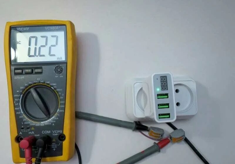 Мультиметр измерение напряжения 220в. Измерить напряжения мультиметром 220 вольт. Мультиметр измерение 220 вольт. Как проверить мультиметром 220 вольт. Мультиметр померить напряжение сети 220в.