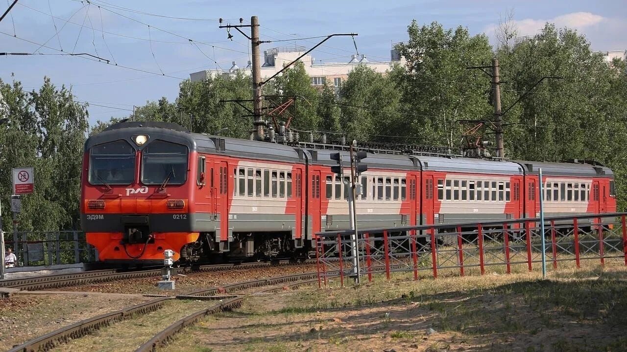 Российские поезда. Электричка фото. Эр23 электропоезд. Владимирский пассажирский поезд. Ржд муром телефон