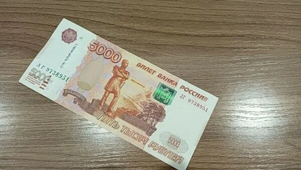 Купюры номиналом 5000 рублей. Фальшивые 5000. Фальшивая 5000 купюра. Фальшивые 5000 рублей.