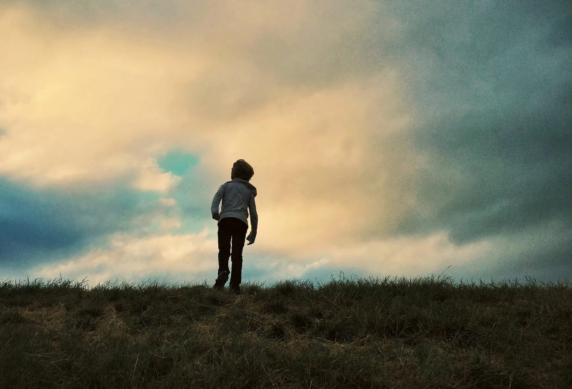 I leaving things. Boy walking. leave behind. stay behind picture. things you leave behind.
