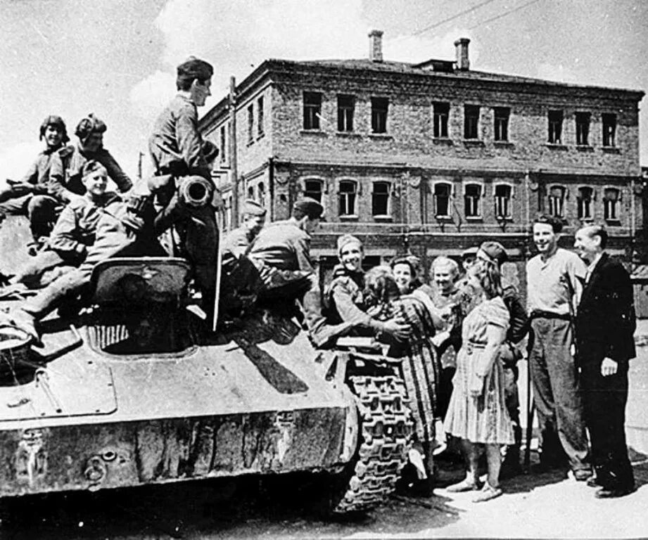 1 июля 1944. Освобождение советскими войсками Минска, 1944г.. 3 Июля 1944 г освобождение Минска. Освобождение Минска операция Багратион. Освобождение Минска от фашистских захватчиков 3 июля 1944 года.