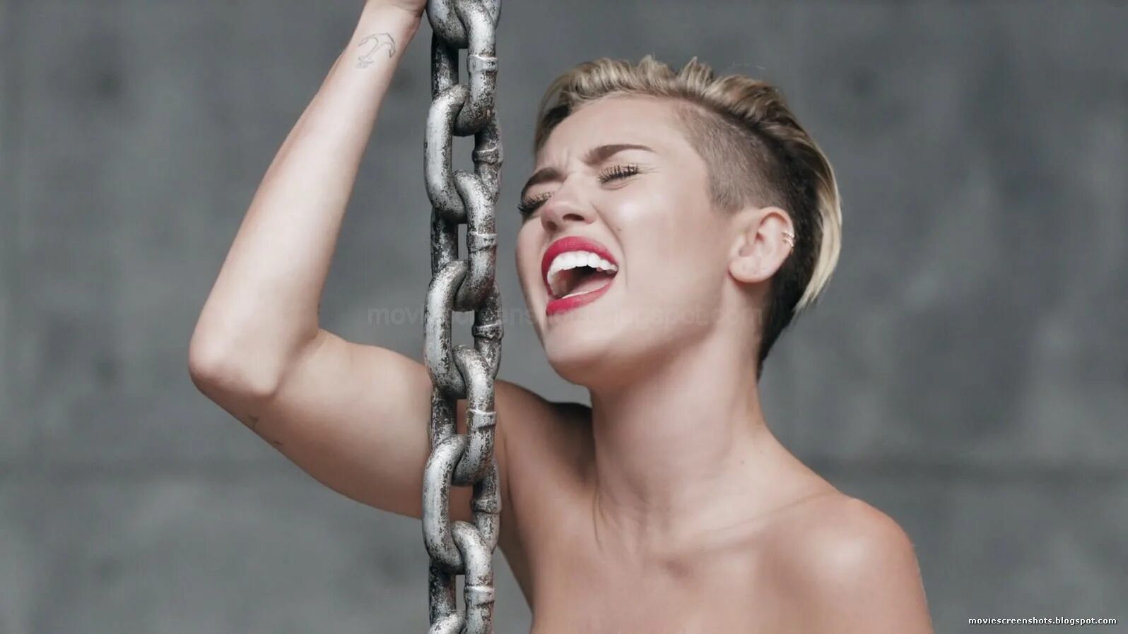 Wrecking ball минус. Майли сайрус болл. майли сайрус wrecking. wrecking ball майли. майли сайрус врекинг болл.