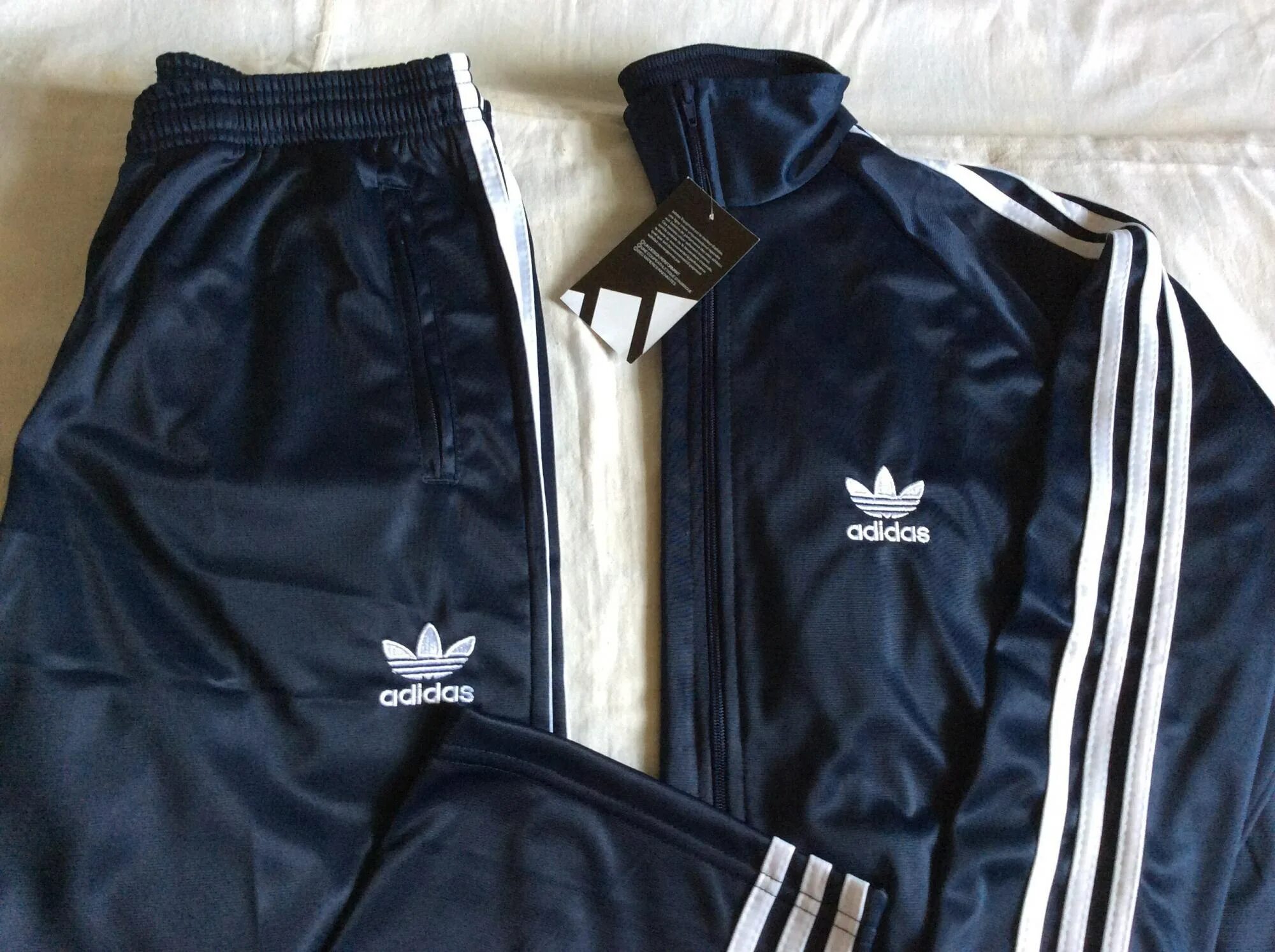 Адидас костюм мужской 90 х годов купить. Костюм adidas 80. Костюмы адидас 80 90 х adidas. Костюмы адидас 80 adidas. Adidas Classic костюм 90.