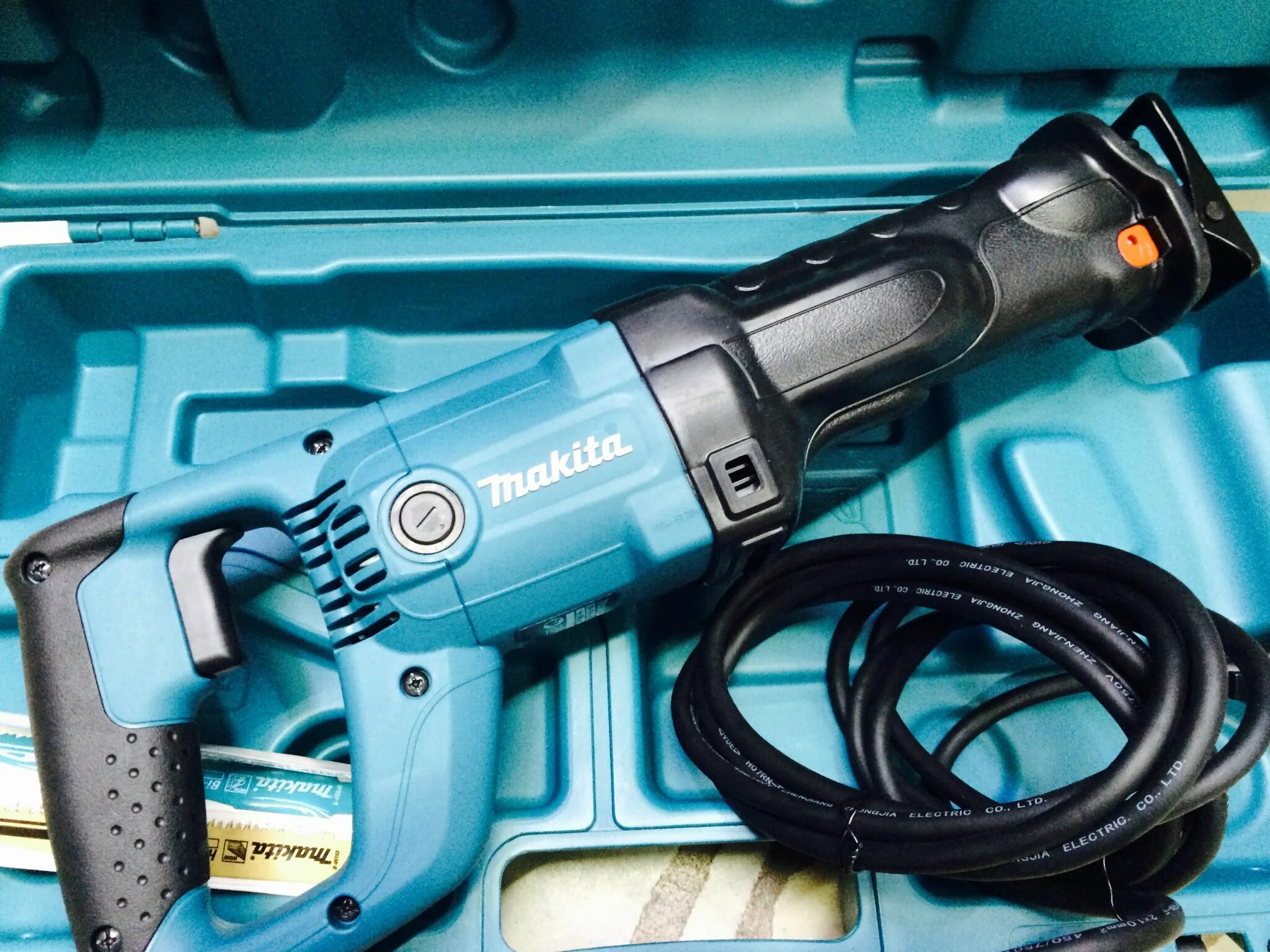 Сабельная пила makita jr. Makita jr3050t. Gr3050t Makita сабельная. Пила сабельная jr3050t. Сабельная пила Макита 3050 т.