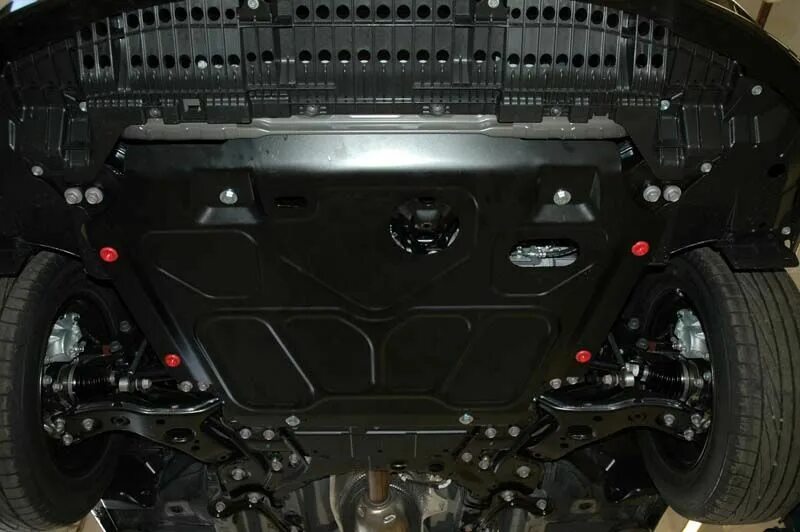 Защита картера тойота приус 30. Приус 30 защита двигателя металлическая. Toyota prius 30 металлическая защита. Защита картера двигателя на приус 20. Тойота приус 20 днище.