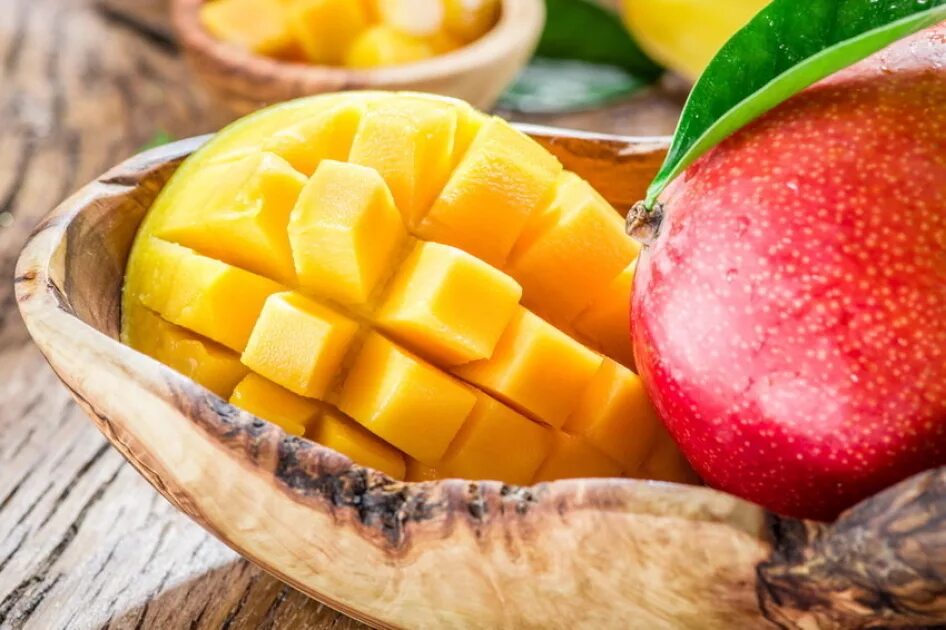 Манго фрукт полезные свойства и противопоказания. Манго (фрукт). Экзотические фрукты манго. Манго сладкий фрукт. Мякоть манго.