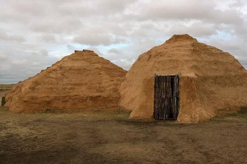 жилища киммерийцев в крыму. жилище скифов. жилища скифов в крыму. жилища кочевников скифов. кибитки сарматов.