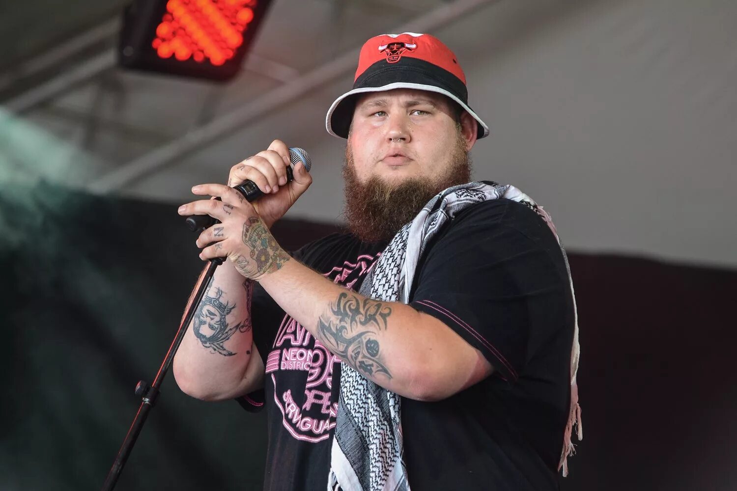 Rag n bone. Ragn bone man. rage n bone man.