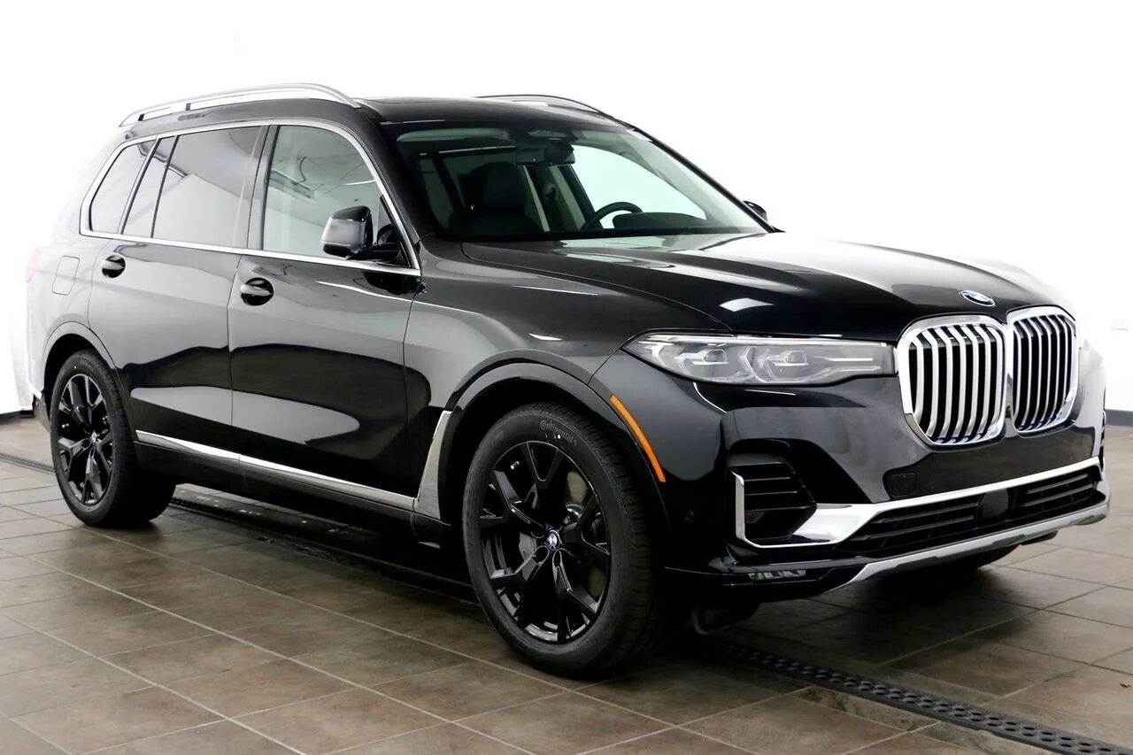 Х 8 е х 7. BMW x7 xdrive40i. BMW x7 r21. БМВ х7 21. Диски BMW x7 g07.