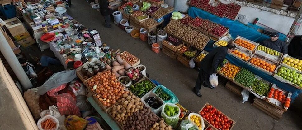 Ярмарка выходного дня в химках. На перовском на базаре. Продавщица на рынке зимой. Рынок в деревне. Шатры для ярмарок выходного дня.