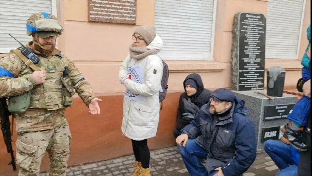 Захват заложников террористами. Украинские заложники. Украинские заложники. Красивую местность днр. Украинские заложники.