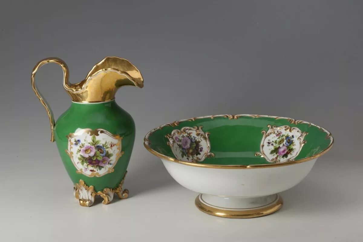 Изделия из фарфора самые первые. Фарфоровые цветы. Чайный сервиз "чайная симфония". Императорский фарфор ифз. Мейсенский фарфор рококо.