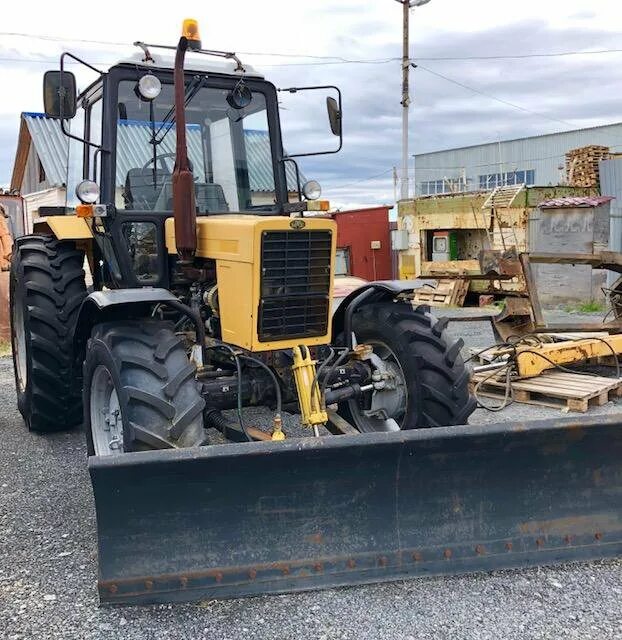 Беларусь 1502 гусеничный трактор. Yto 802. Мтз 1502. Мтз 1221 и мтз 82. Мтз бульдозер.