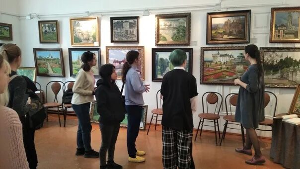 Выставка в манеже в москве 2022. Г. Директор картинной галереи альметьевск. Директор картинной галереи альметьевск. В каком городе прошла выставка.