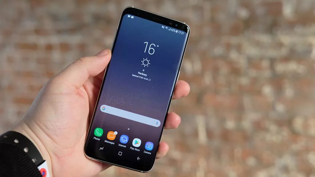 Samsung s8 обзор. Samsung Galaxy s8. Samsung Galaxy s8 6. Samsung Galaxy s8 в руке. Samsung Galaxy s8 Black.