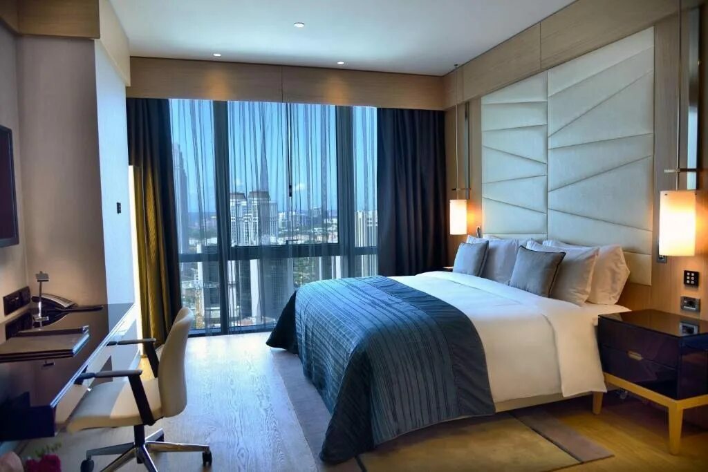 Wyndham levent. Европейский 5. Wyndham grand istanbul levent. Wyndham grand. Wyndham grand hotel istanbul.