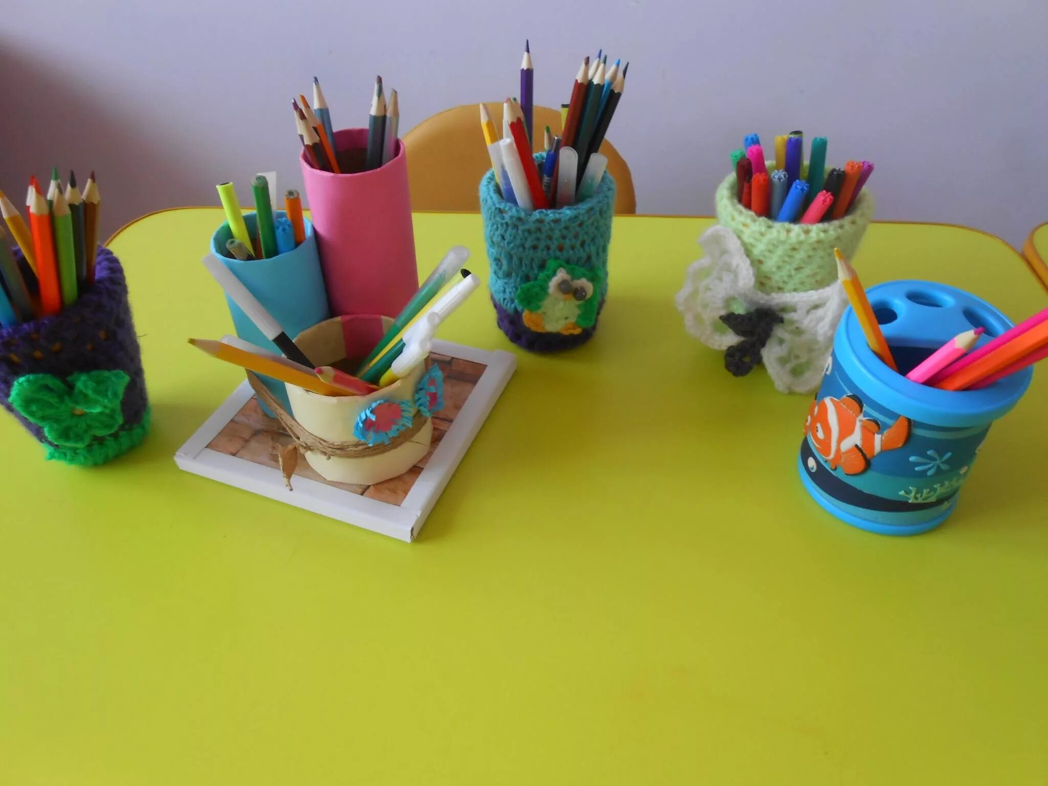 подставка для карандашей из картона. подставка для карандашей из бумаги. оригами подставка для карандашей. подставка для карандашей из картона. стаканчик для карандашей из бумаги.