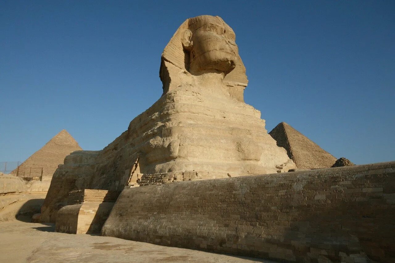 Сфинкс египет. Пирамида сфинкса в Египте. Сфинкс статуя в Египте. Великий сфинкс из Гизы. Большой сфинкс Эль-Гиза.
