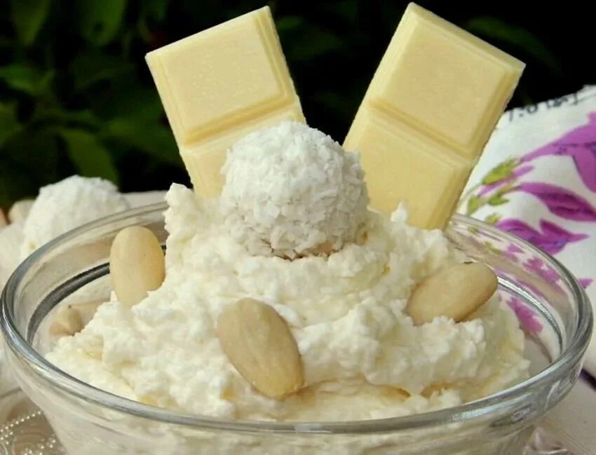 Торт рафаэлло с кокосовой. Кокосовая стружка с белым шоколадом. Конфеты круглые в кокосовой стружке. Кокосовые конфеты рафаэлло. Белый шоколад и кокосовая стружка.