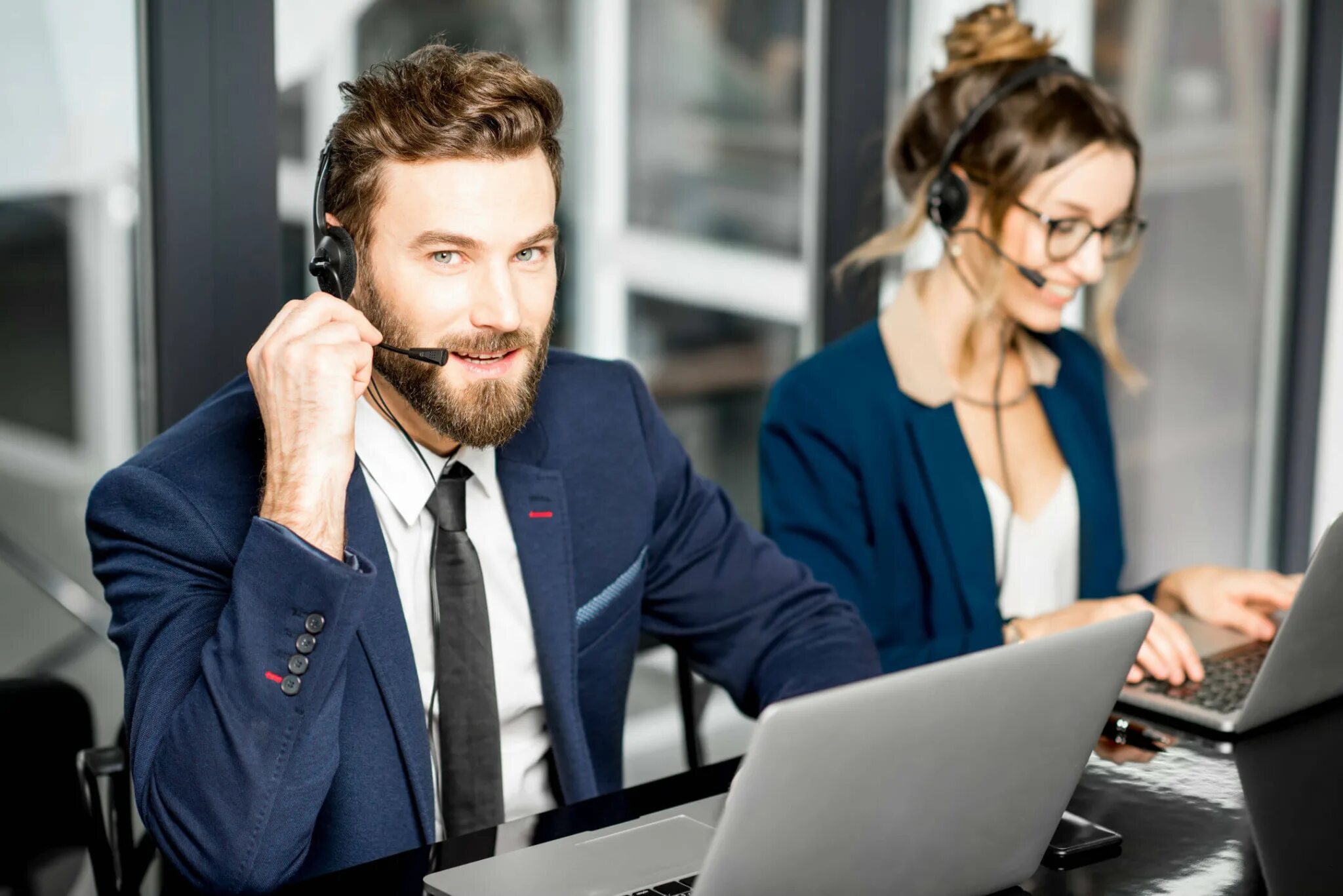 Make the right call. Колл центр. call менеджер. оператор мужчина. колл центр мужчина.