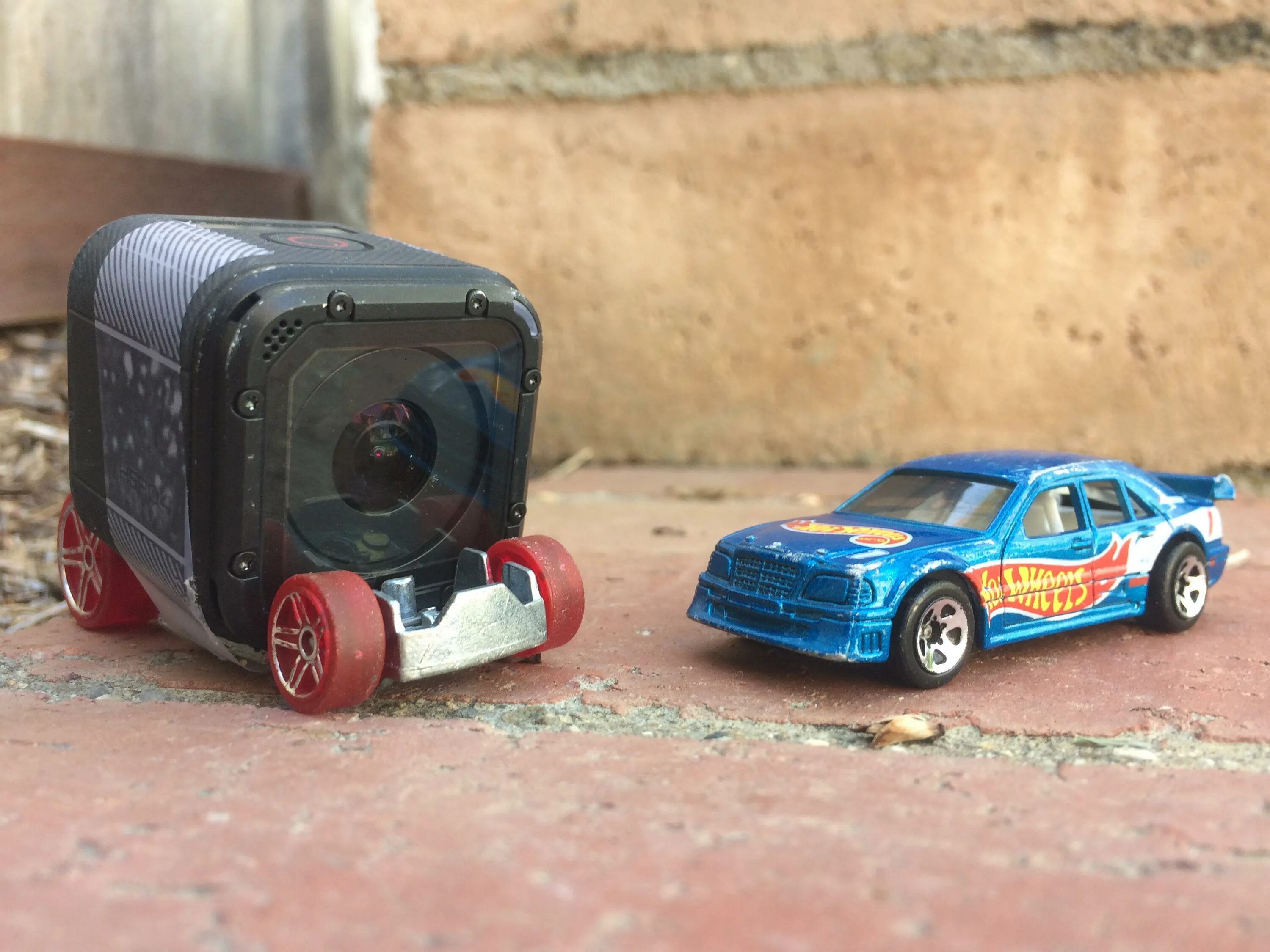 Hot Wheels машинка GOPRO. Машинка хот Вилс с камерой. Рщецрууды маленькая машинка. GOPRO 4 hot Wheels. Про машинках можно