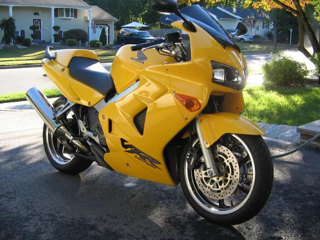 Honda vfr800f. Honda VFR 800. Мотоцикл Хонда ВФР 800. Хонда ВФР 800 желтая.