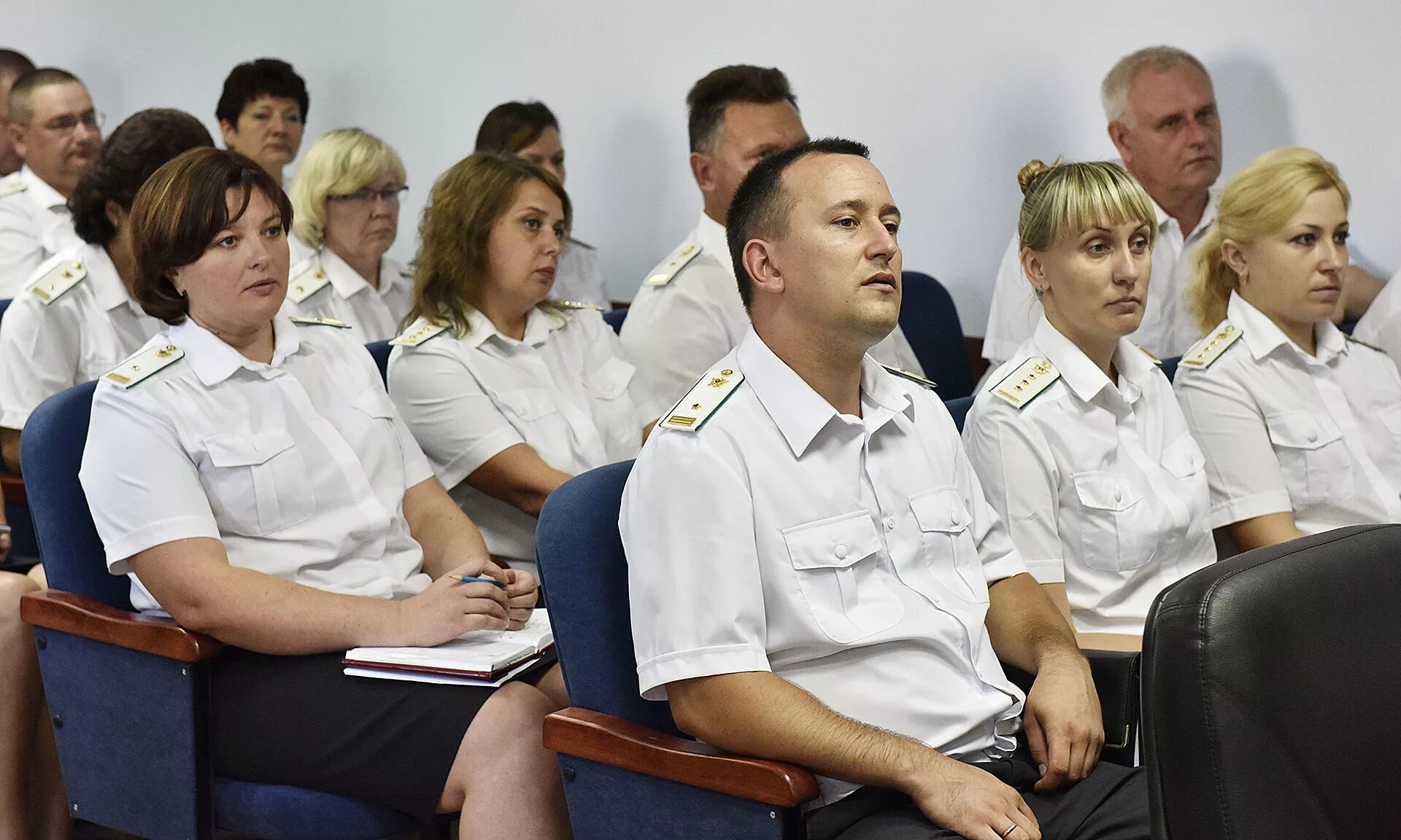 Приставы брянской области телефон. Приставы Брянск. ФССП по Брянской области. Пристав Николаев Брянск. Судебный пристав Богомаз.