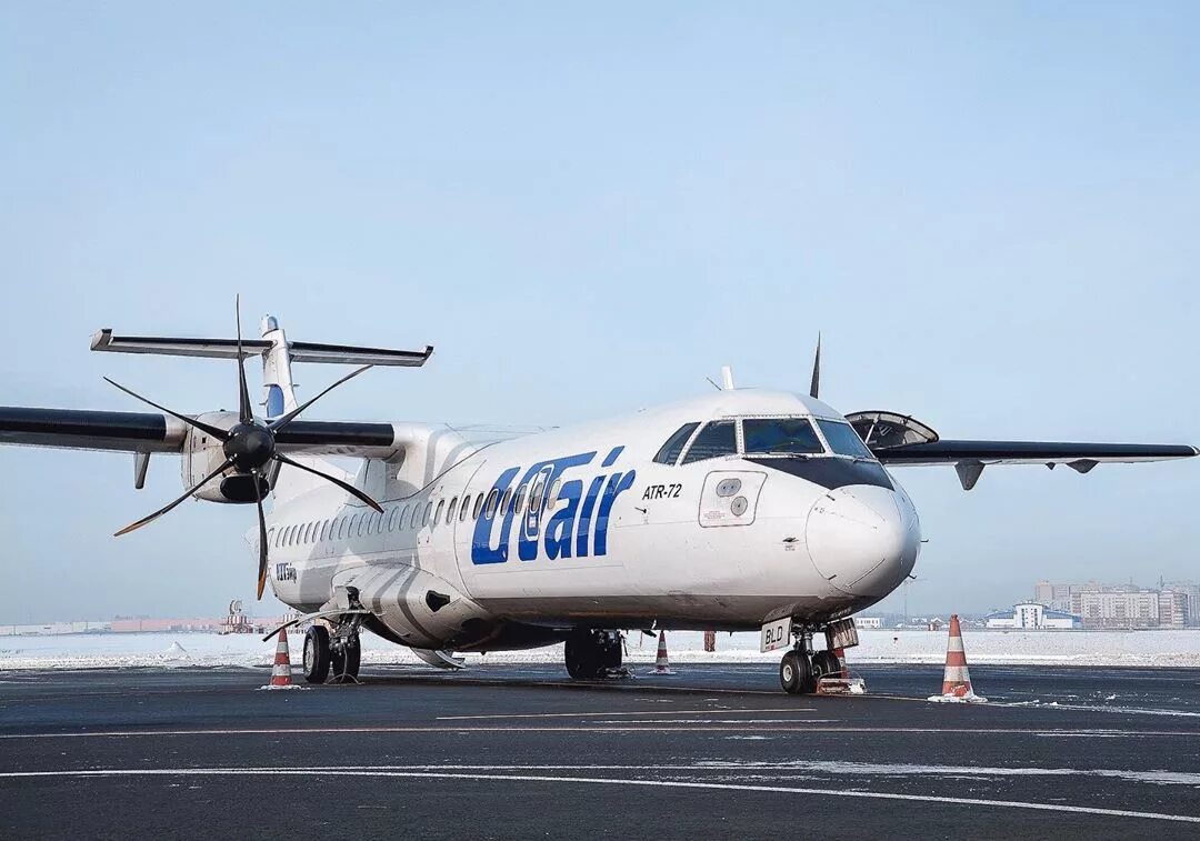 Самолет нижневартовск тюмень. Какие самолеты летают в тюмень. Самолёт ханты-мансийск омск. Atr 72 ютэйр сургут. Bombardier crj-200 ираэро.