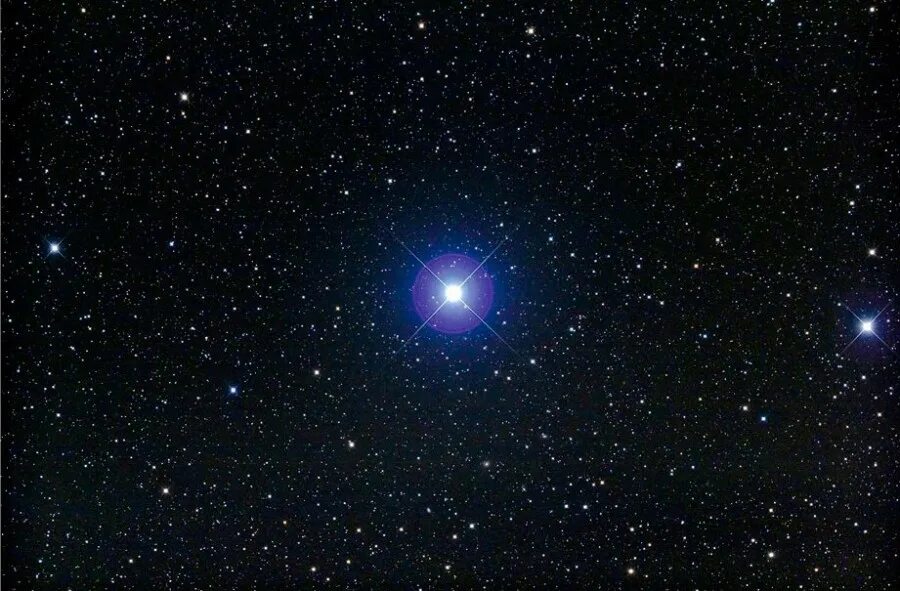 Яркая звезда в ночном небе. Закат звезды. Большая звезда на небе взошла. Звезда с неба. Большая звезда на небе взошла.